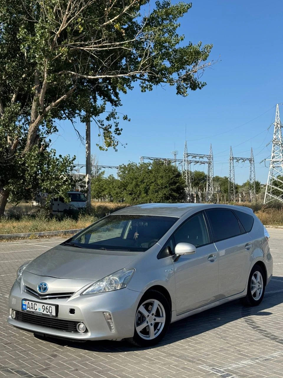 Photo 3 - Toyota Prius